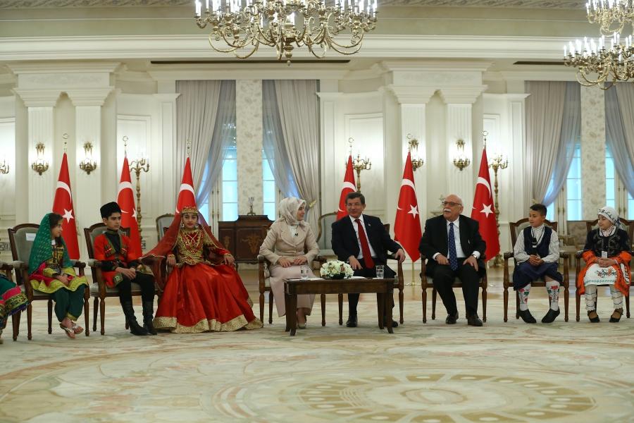 Başbakan Davutoğlu, Bakan Avcı ile birlikte 